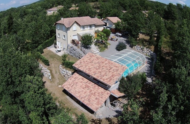 furnished cottage in villa between Provence and the southern Alps