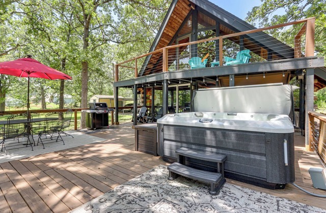 Furnished Deck + Lake Access: Fairland Log Cabin