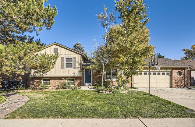 Furnished Denver Suburb! Garage, 2nd screen, flexible cancellation, 7+ day min