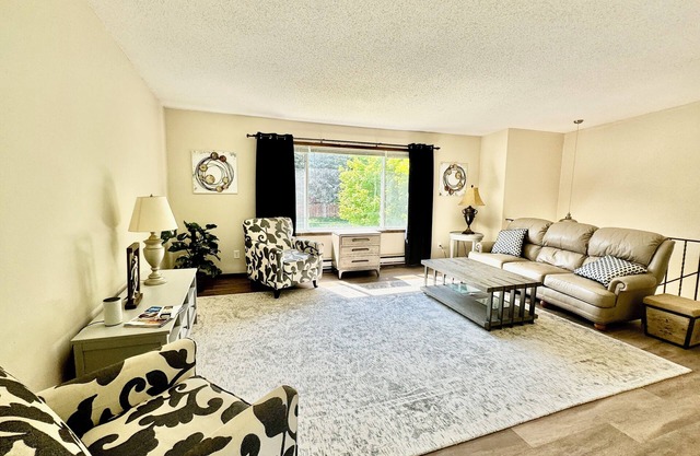 Furnished Prior Lake Duplex. Near Downtown, Mystic Lake Casino and the LAKE!