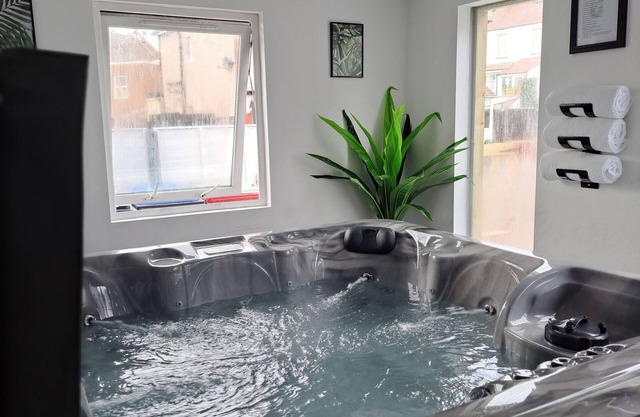 Fylde Cottage - Your Perfect Staycation Accommodation W/Hot tub