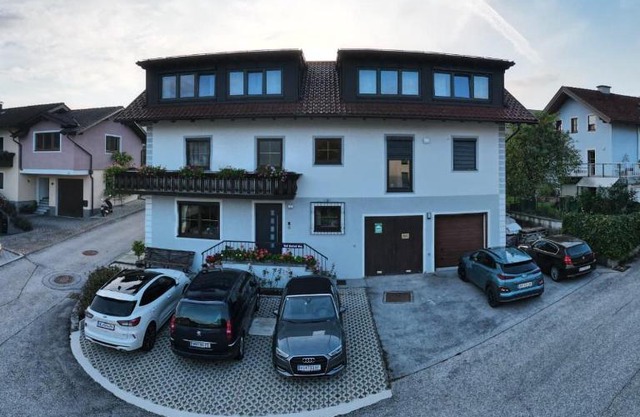 Gästehaus & Vinothek Strasser