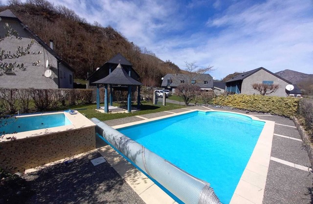 Gîte de Groupe, 24 Personnes Idéal Pour vos Réunion Familiale, Entre Amis !