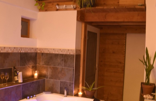 Gîte de Luxe Dans la Vallée de la Buèges, Jacuzzi en Amoureux!