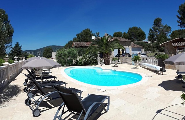 Gîte LES PINS climatisé piscine chauffée jardin