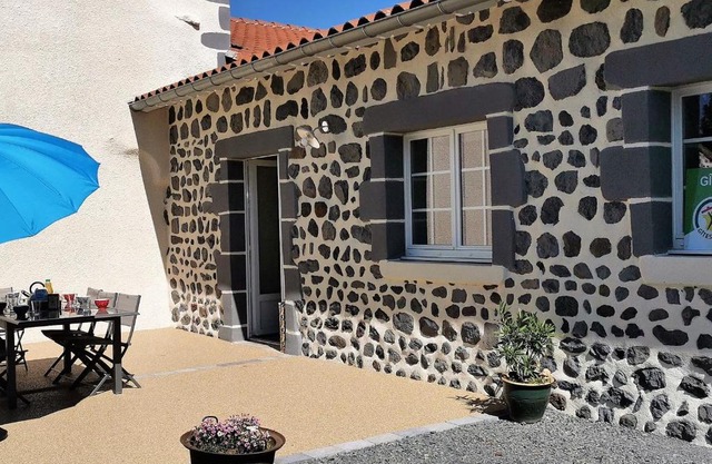 Gîte moderne à Arlempdes: spa, terrasse, grands espaces et visites culturelles - FR-1-582-107