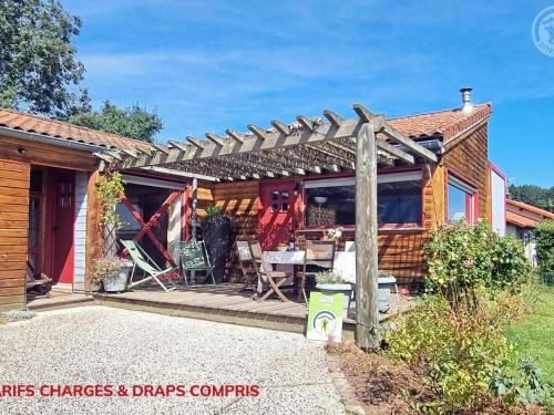 Gîte paisible dans les Monts du Forez avec terrasse et jardin - FR-1-496-329