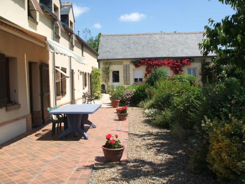 Gîte spacieux avec billard, cheminée & terrasse, près de la forêt de Bercé, Wi-Fi & activités nature - FR-1-410-337