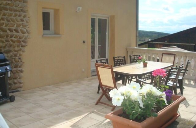 GîTE SPACIOUS, COMFORTABLE, QUIET IN THE HEART OF THE HILLS