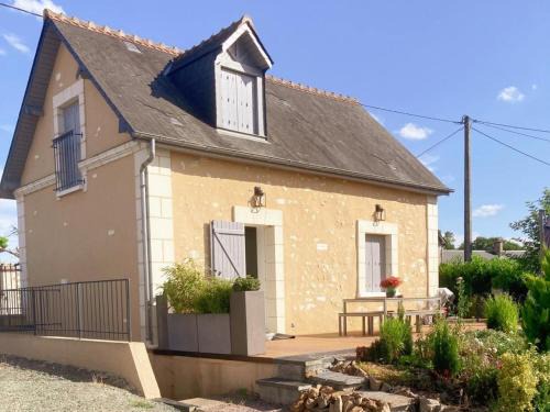 Gîte tout confort avec terrasse spacieuse, jardin clos et équipements modernes, à 45 mn du Mans - FR-1-381-557