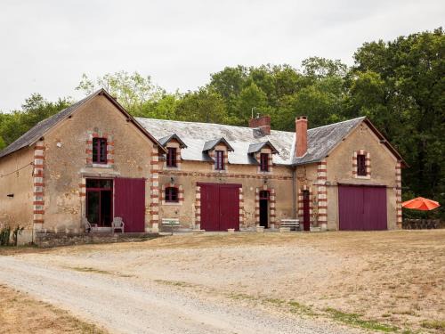 Gîte unique dans propriété historique avec musée, proche Châteauroux, 4 chambres, cheminée, fibre, parking. - FR-1-591-49