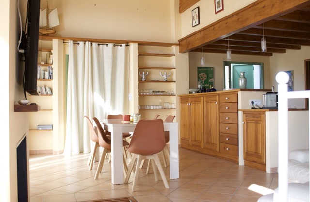 Gîtes 3 chambres -Piscine -Vue sur la vallée de l'Orb
