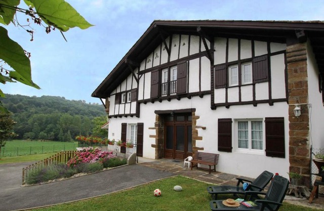 Gîte Beyrie-sur-Joyeuse, 6 pièces, 10 personnes - FR-1-384-19