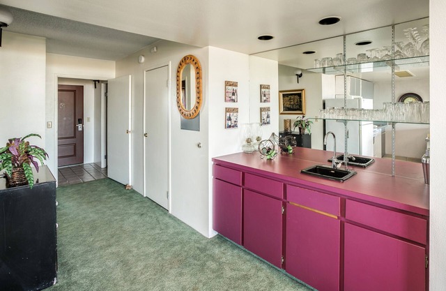 G684 3rd Floor 2 bedroom, elevator, No cleaning fees