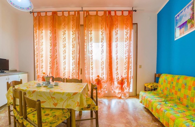 Gabbiano tree-room flat surrounded by the green of the quite pine forest