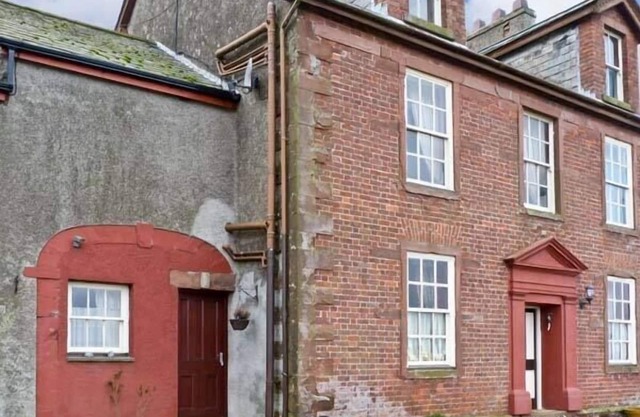 GABLE VIEW, pet friendly, with a garden in Ravenglass