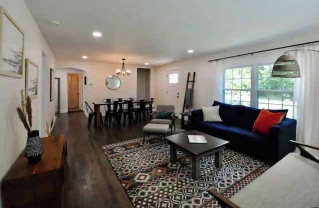 Galena House—Gorgeous 6 BR, 10 min to Three Oaks!