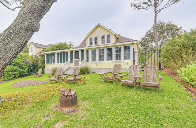 Galveston Bay Retreat: Historic La Porte Home!