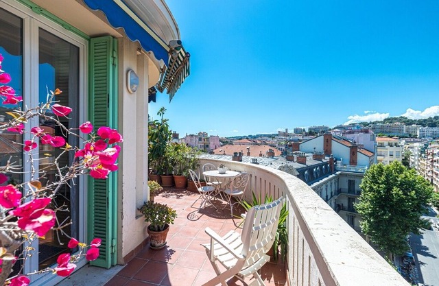 GAMBETTA - 2 bedrooms and terrace with stunning views