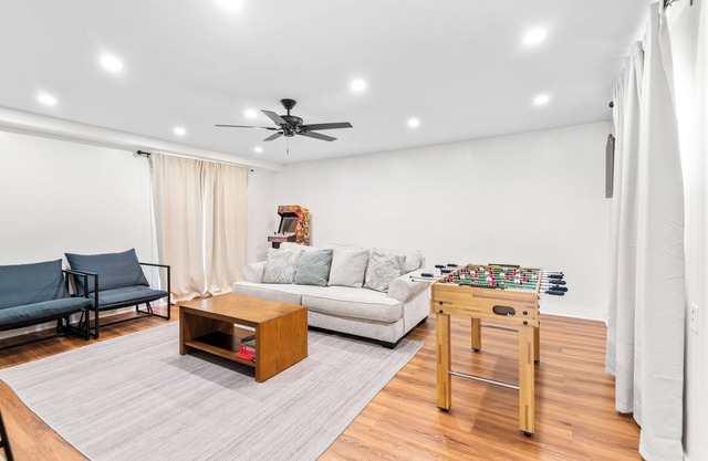 Game Room & In-Unit Laundry - 15 Min to Disney!