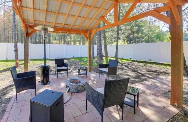 Game Room + Patio: Pet-Friendly Oldtown Retreat