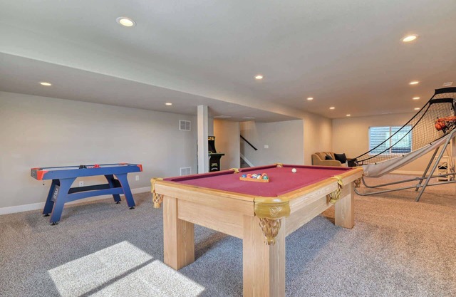 GameRoom/3CarGarage/PoolTable/AirHockey/NearAirport/NearBase