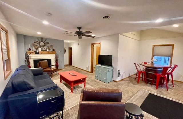 GAMs Getaway: 3 Bedrooms & Near Beach!