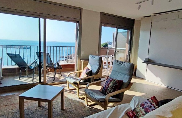 Garbí Love with sea views