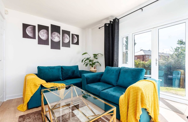 Garden | 6 Single Beds | 15% OFF | Driveway | BBQ