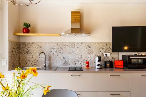 Garden apartment, wifi and private parking