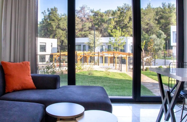 Garden Floor Flat w Garden 1 min to Beach in Milas