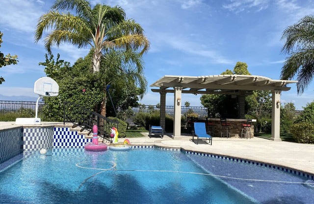 Garden House with swimming pool