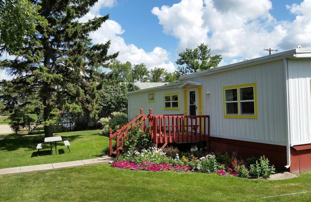 Garden Lodging In A Peaceful Country Farm Setting ~ "Longspur" House