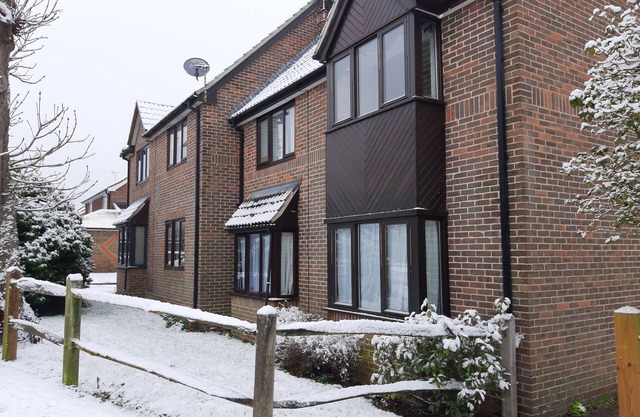 Garden-parking-3 Guests-wifi-20minsgatwick