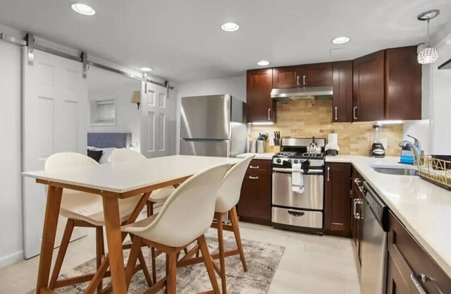 Garden Style Apt in Hyattsville