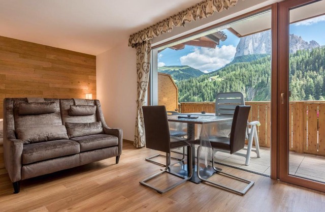 Garni Hotel Gardena App Dolomites 3