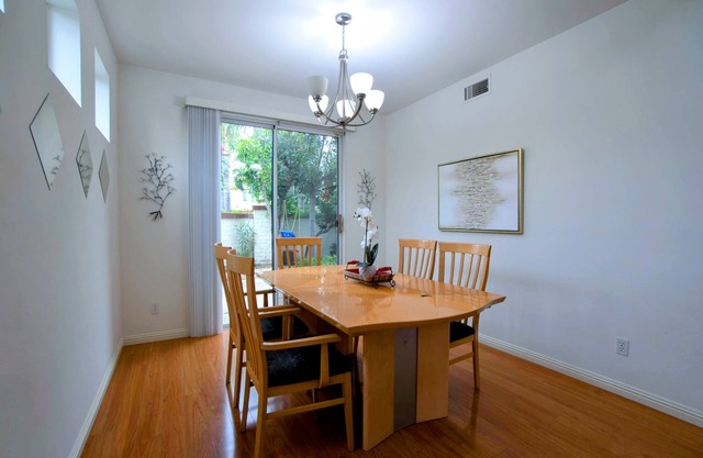 Gated 3BR 2.5BTH w/Pool and Spa in Tustin