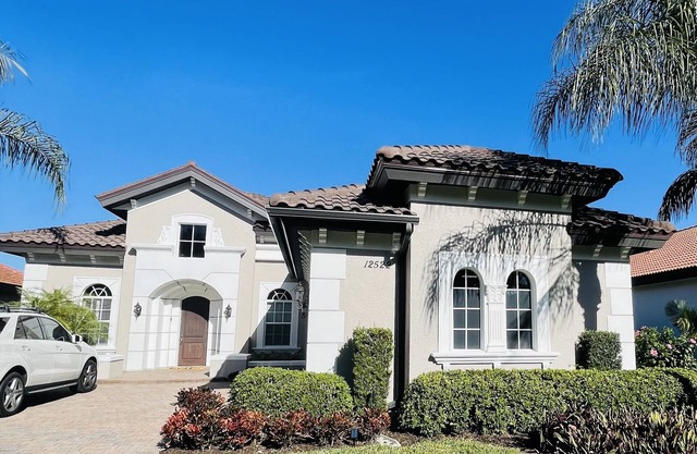 Gated Community Executive Home with Pool and Hot Tub! Private Golf, Tennis CC