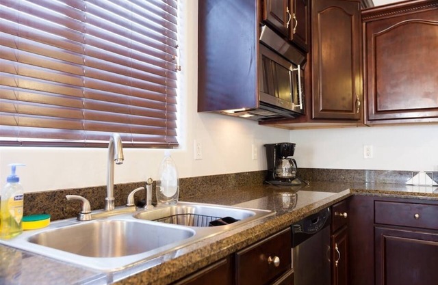 Gated house near South Mtn, pool heater, BBQ