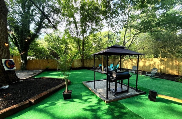 Gatherings & Getaways in Atlanta-Spacious Home w/Backyard Near Airport+ Downtown