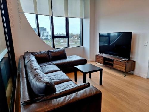 Generous 2-Bed Apartment with Great Amenities