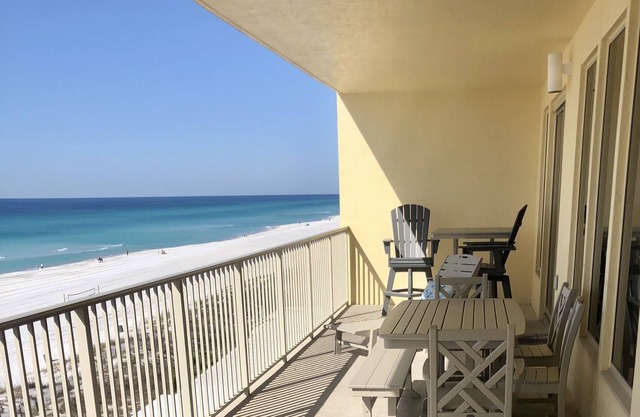 Georgeous 2 Bedroom Unit; 40 Foot Balcony/Spec Gulf Views; Free Beach Chair Serv