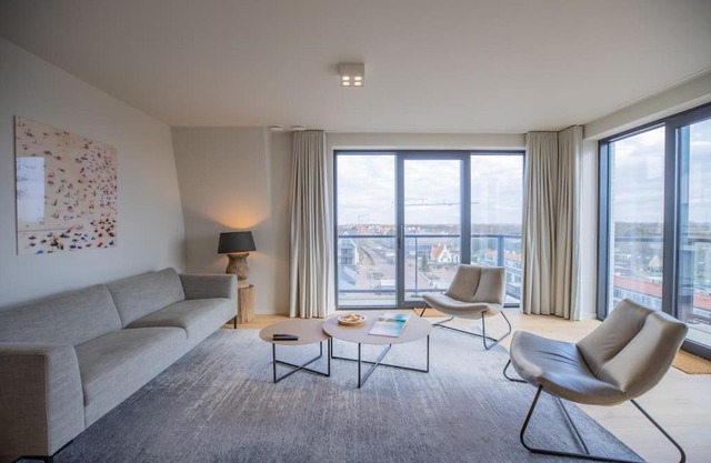 Georgie Light, lofty luxurious