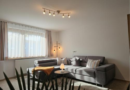 Geräumiges, heimeliges Apartment im Buhlbachtal mit Wintergarten, Stellplatz & mehr