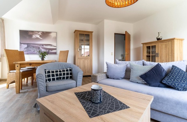 Geschmackvolle und Moderne 2- Zimmerwohnung mit Balkon für 4 Personen