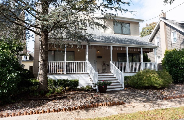 Get Away to the Beach and Boardwalk! nFour bedrooms - sleeps 6.n