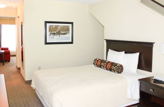Get Closer to Nature at the Iroquois Suites with Breathtaking Views 214