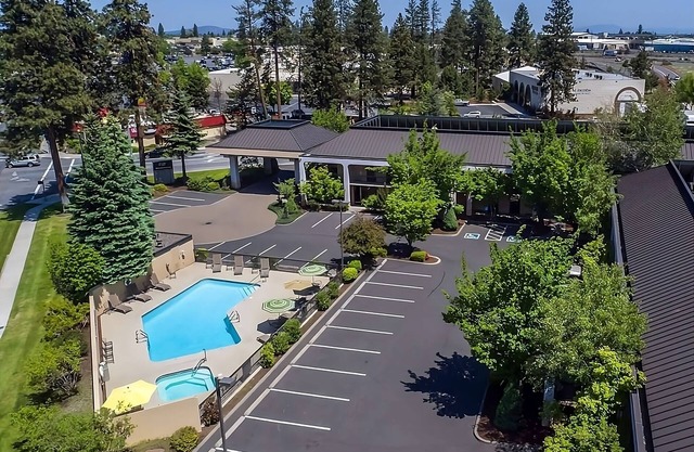 Get Ready for Adventure! 2 Family-friendly Units. Close to Pine Nursery Park!