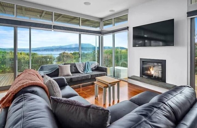 Getaway Hideaway-close to beach Sleeps-8