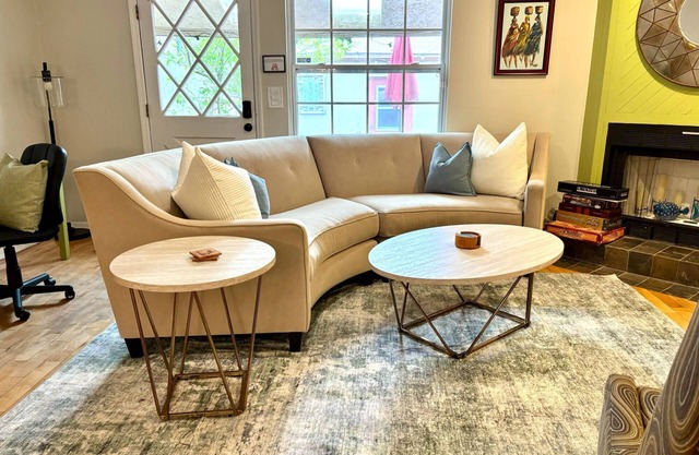 Getaway to Iki - End Unit Townhome - Close to Tampa Bay & Downtown - Minutes to Airport